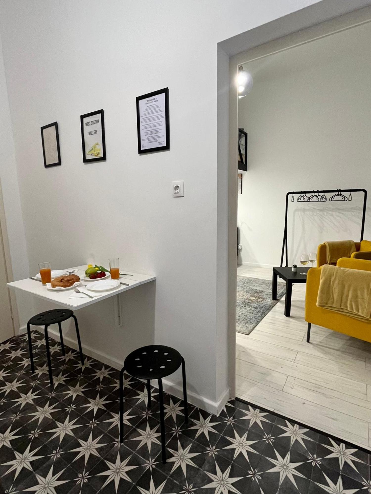 Апартаменти West Station Gallery - Free Parking, Cozy Home, Perfect For Families