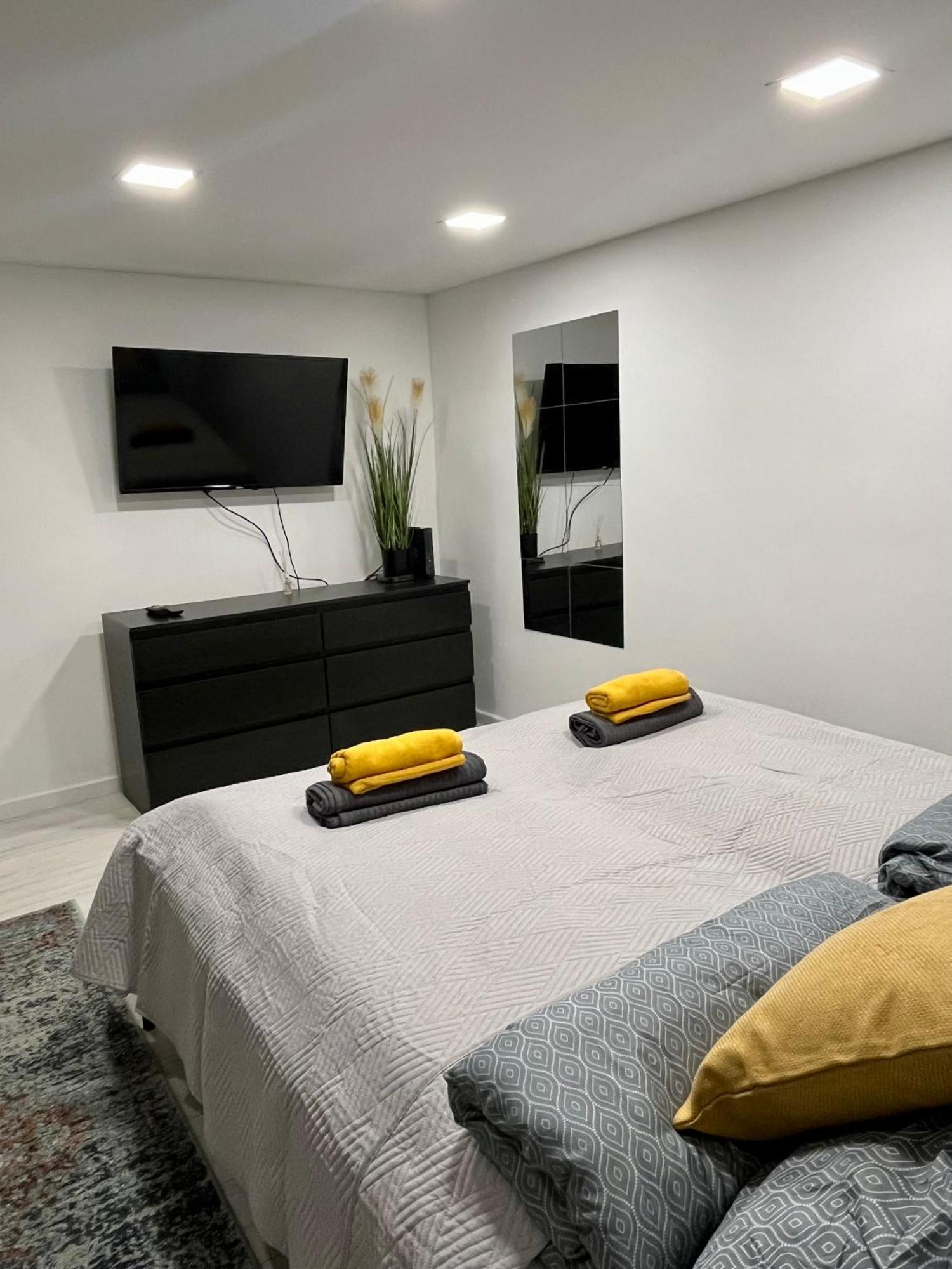 West Station Gallery - Free Parking, Cozy Home, Perfect For Families Апартаменти