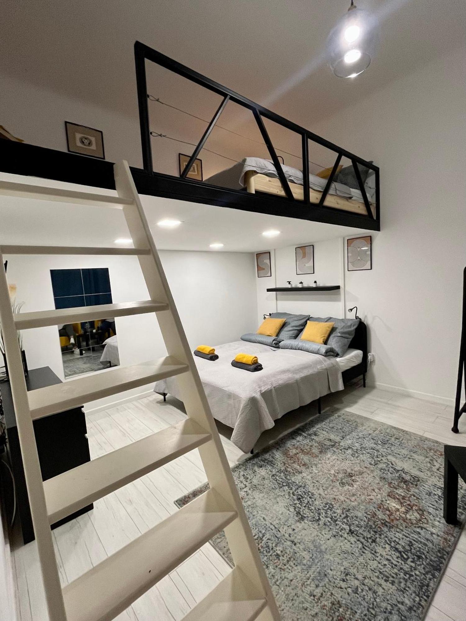 West Station Gallery - Free Parking, Cozy Home, Perfect For Families * Будапешт