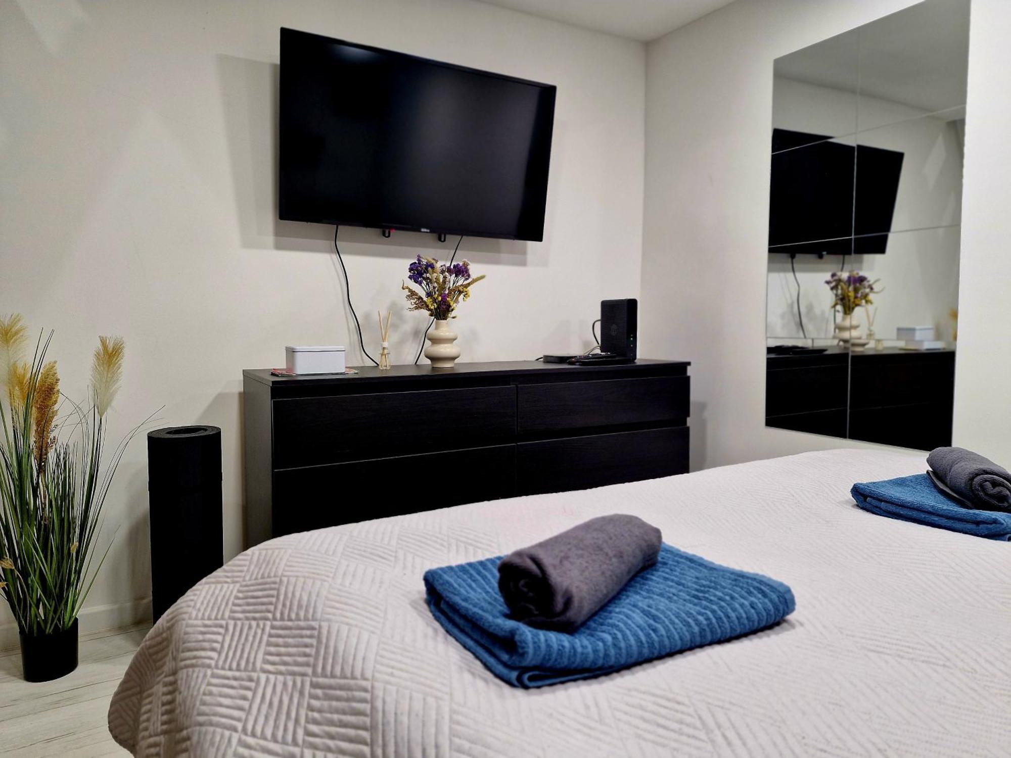 Апартаменти West Station Gallery - Free Parking, Cozy Home, Perfect For Families
