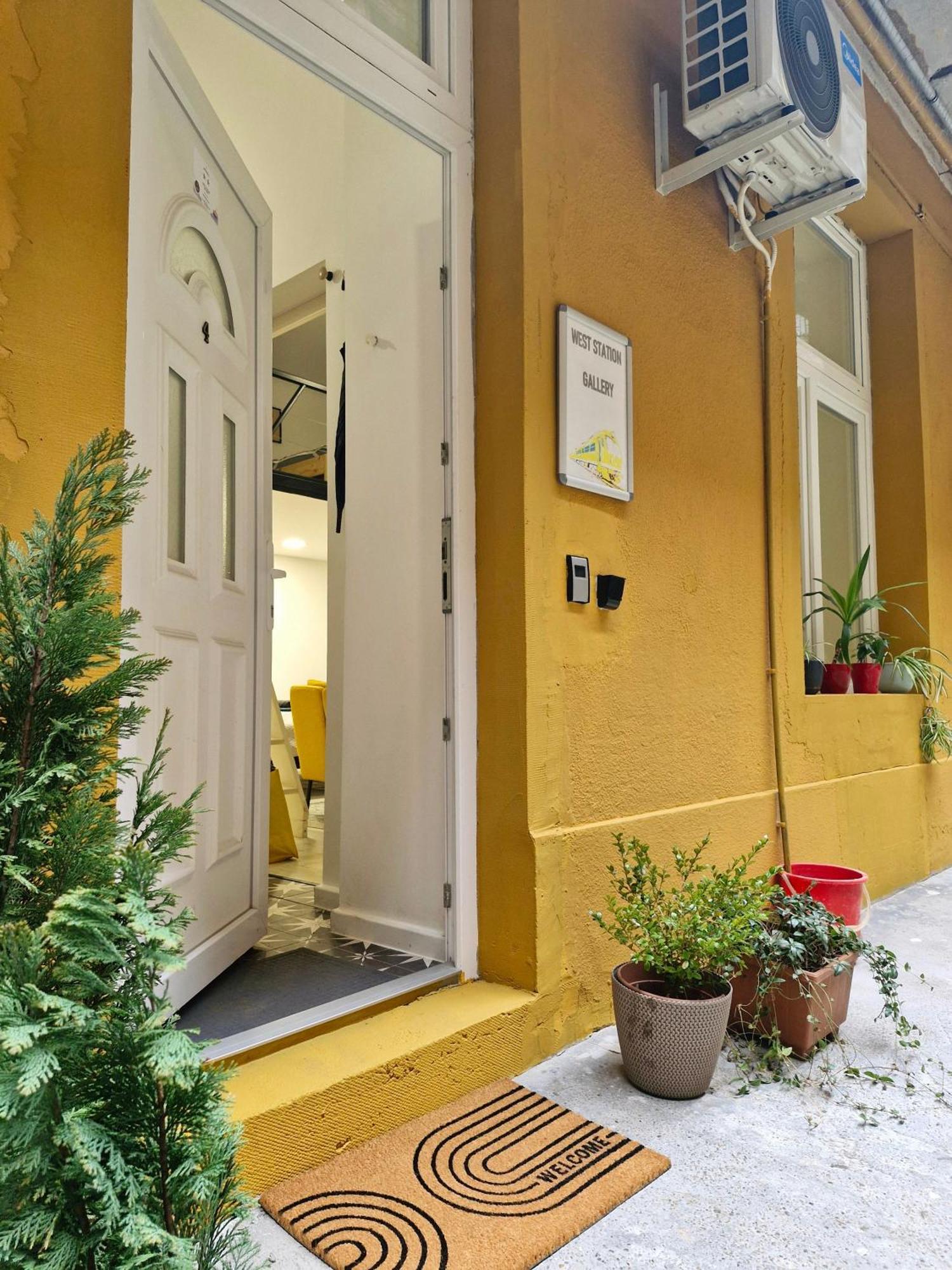 Апартаменти West Station Gallery - Free Parking, Cozy Home, Perfect For Families *